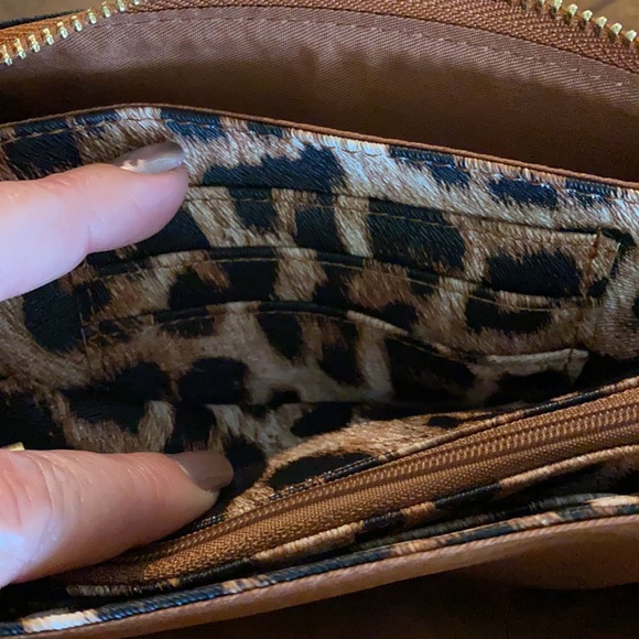 Leopard print crossbody purse~ - Picture 4 of 9
